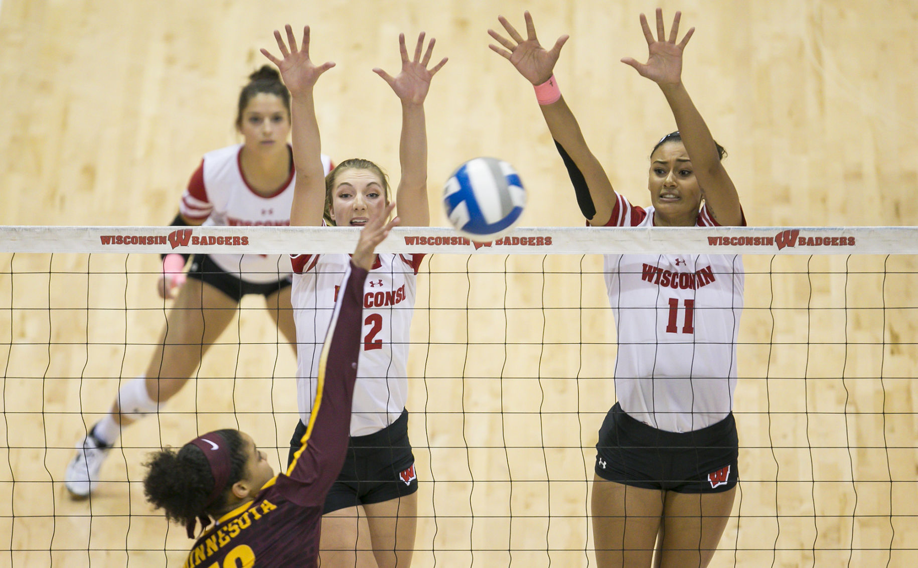 Nicole Shanahan, Tionna Williams, Badgers volleyball, Andy Manis photo